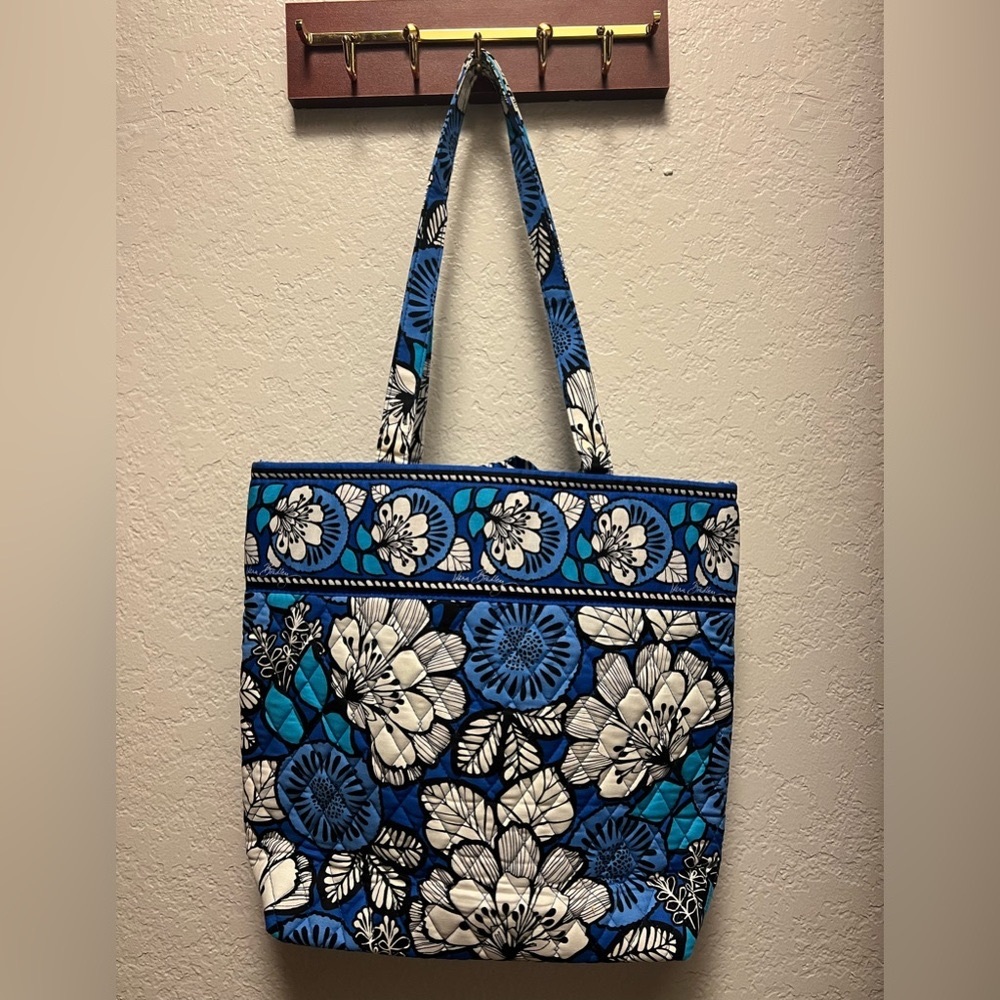 Vera Bradley Tote - BRAND NEW never used
